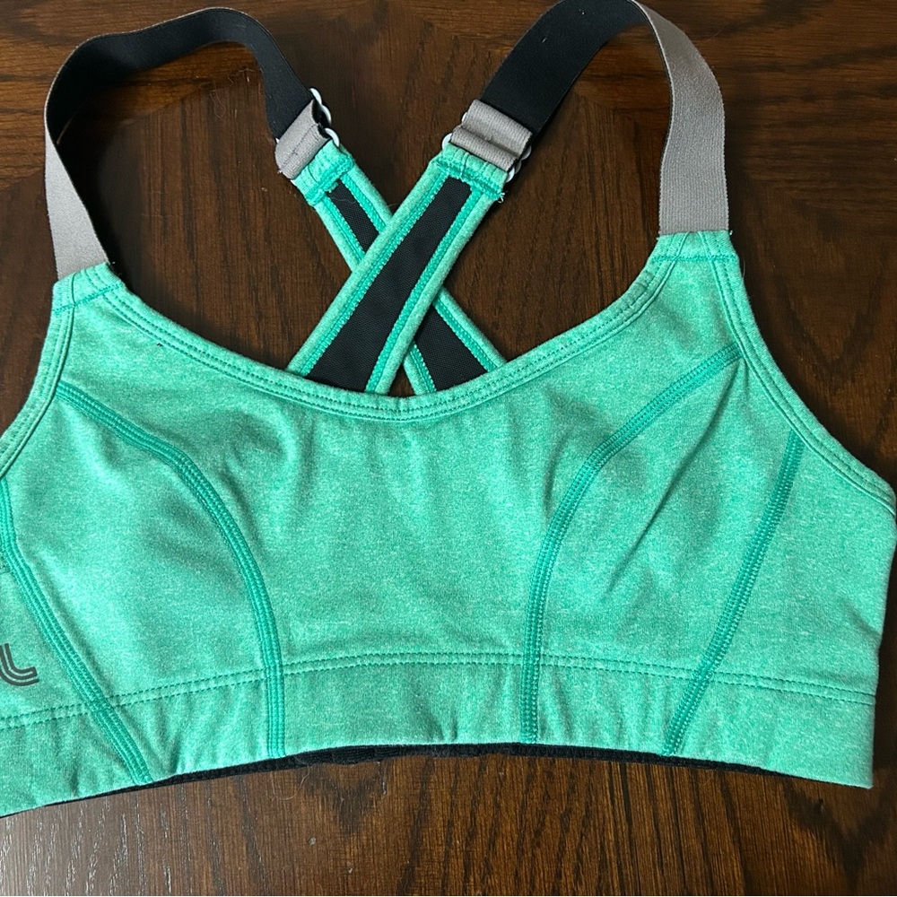 Lole Green Sports Bra with Cross-Back Design